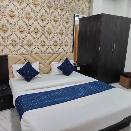 Rk Hotel & Restaurant Dewās 외부 사진