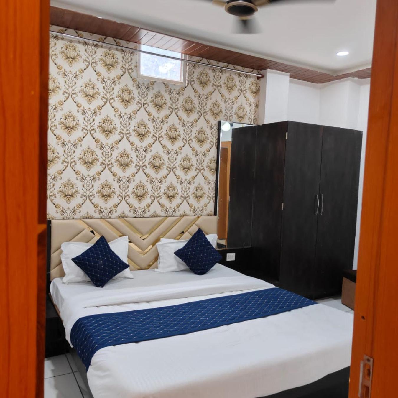 Rk Hotel & Restaurant Dewās 외부 사진