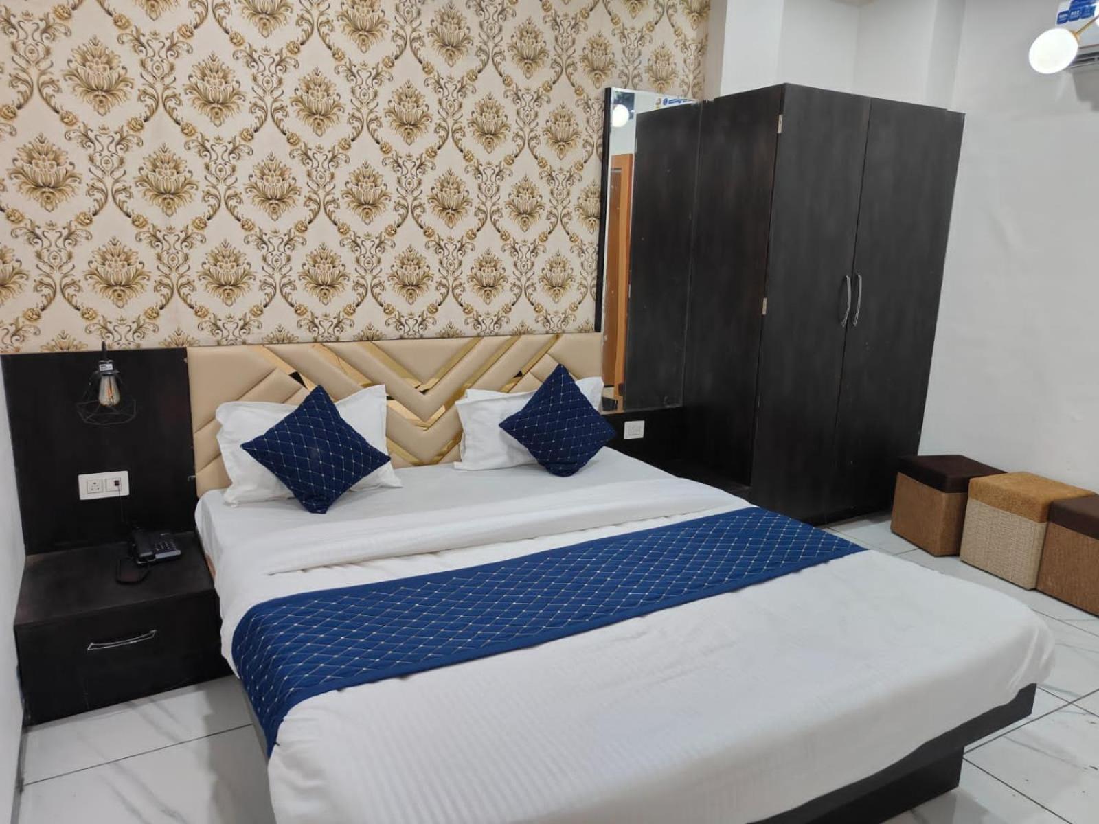 Rk Hotel & Restaurant Dewās 외부 사진