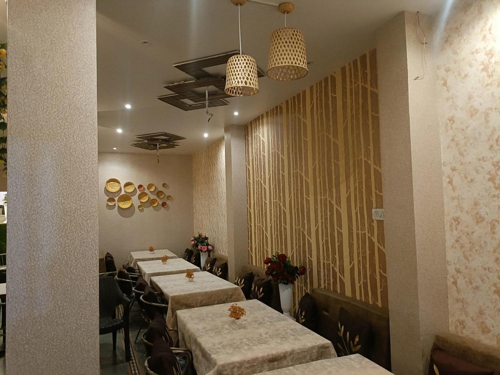 Rk Hotel & Restaurant Dewās 외부 사진